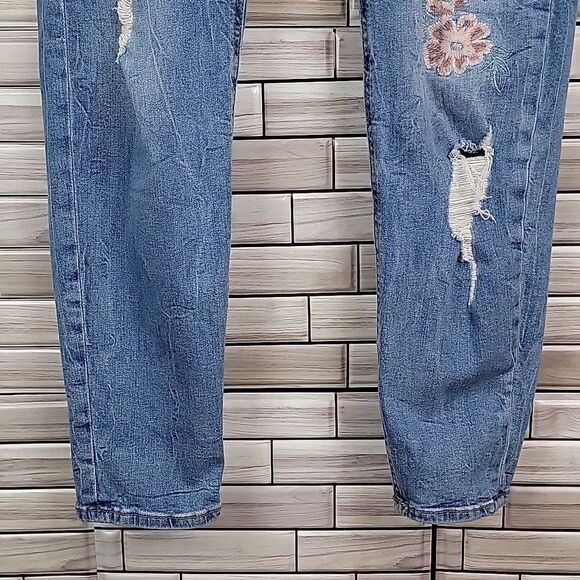 Forever 21 destructed floral jeans Size 31 - Picture 4 of 14